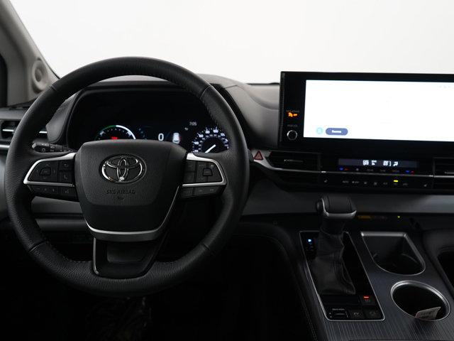 Photo of 2025 Celestial Silver Toyota Sienna