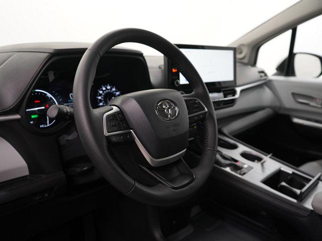 Photo of 2025 Celestial Silver Toyota Sienna
