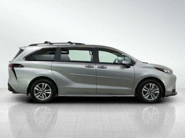 Photo of 2025 Celestial Silver Toyota Sienna