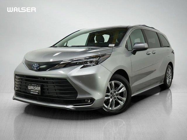 Photo of 2025 Celestial Silver Toyota Sienna