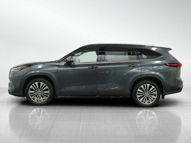 Photo of 2020 Moon Dust Toyota Highlander Hybrid