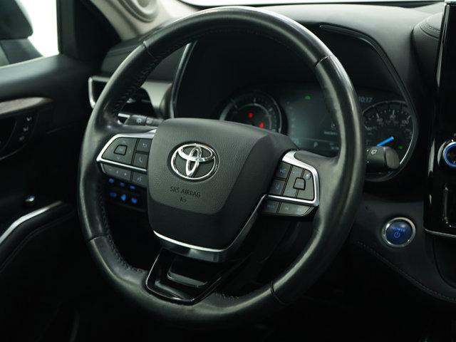 Photo of 2020 Moon Dust Toyota Highlander Hybrid