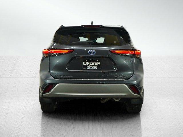 Photo of 2020 Moon Dust Toyota Highlander Hybrid
