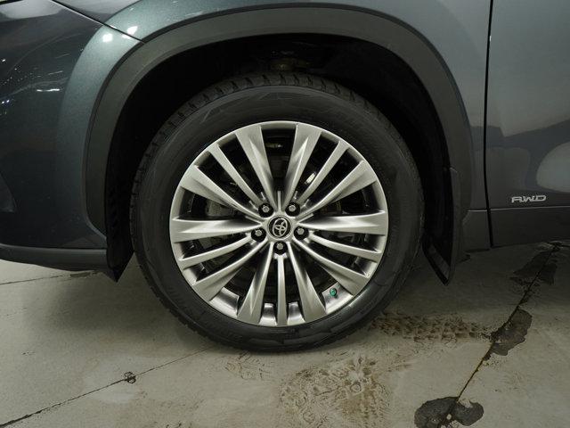 Photo of 2020 Moon Dust Toyota Highlander Hybrid