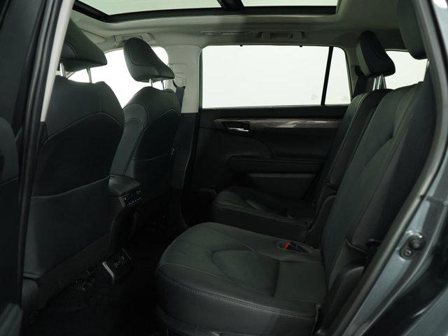 Photo of 2020 Moon Dust Toyota Highlander Hybrid