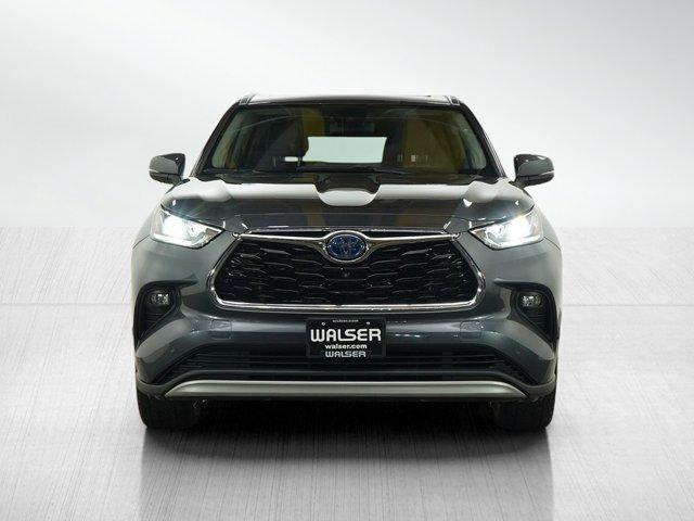 Photo of 2020 Moon Dust Toyota Highlander Hybrid