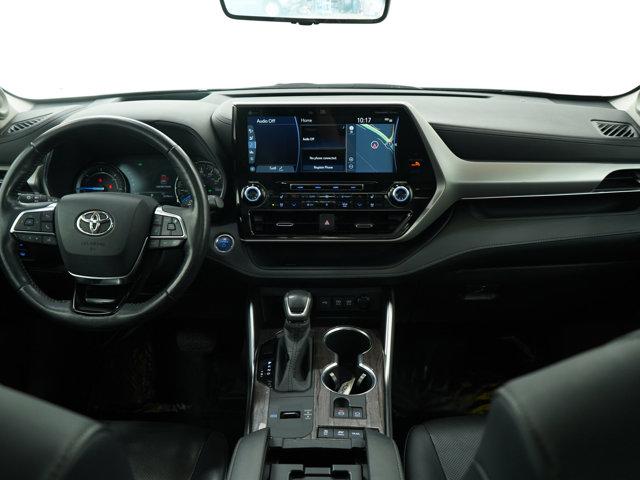 Photo of 2020 Moon Dust Toyota Highlander Hybrid