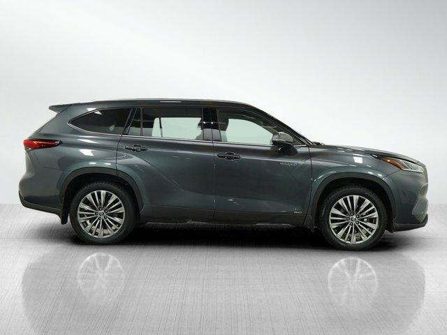 Photo of 2020 Moon Dust Toyota Highlander Hybrid
