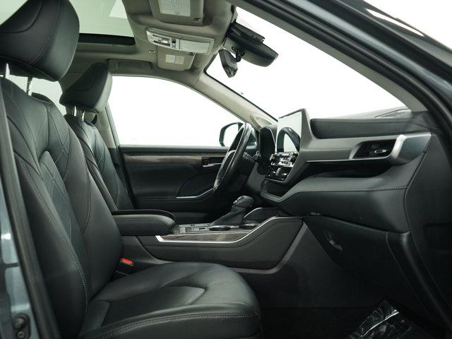 Photo of 2020 Moon Dust Toyota Highlander Hybrid