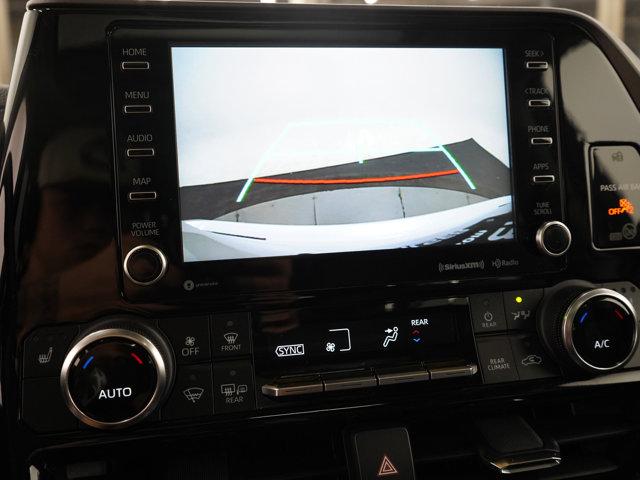 Photo of 2022 White Toyota Highlander