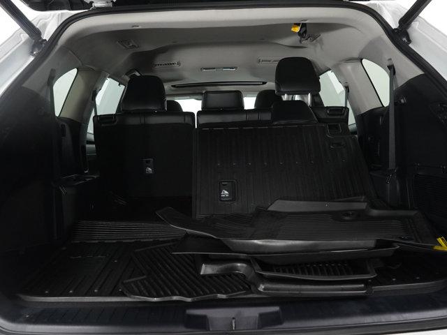 Photo of 2022 White Toyota Highlander