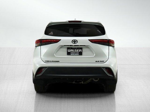 Photo of 2022 White Toyota Highlander