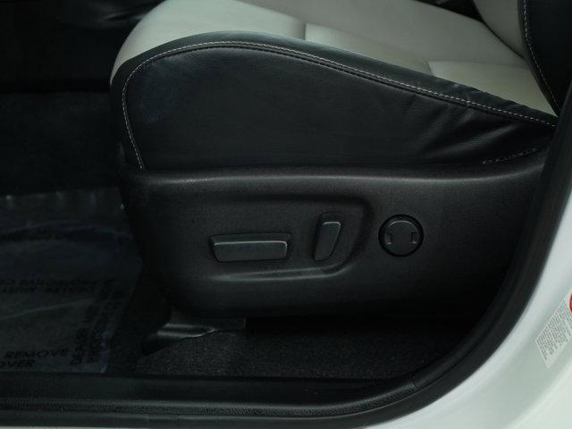 Photo of 2017 Blizzard Pearl Toyota RAV4