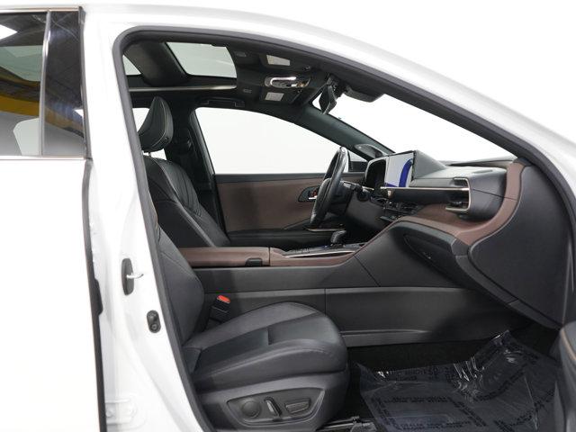 Photo of 2023 White Toyota Crown