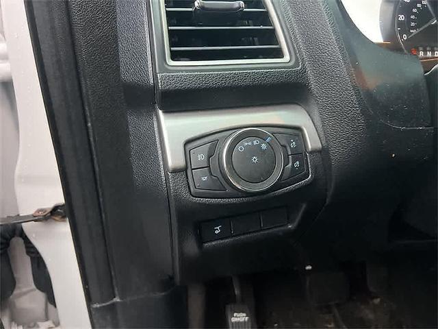 Photo of 2017 White Platinum Metallic Tri-Coat Ford Explorer