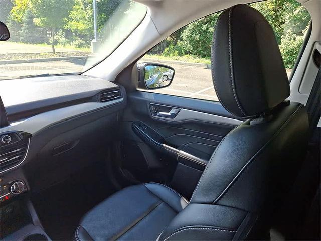 Photo of 2022 AGATE BLACK METALLIC Ford Escape