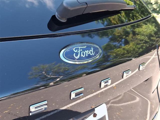 Photo of 2022 AGATE BLACK METALLIC Ford Escape