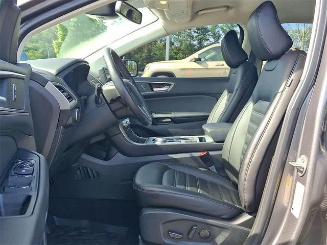Photo of 2022 CARBONIZED GRAY Ford Edge