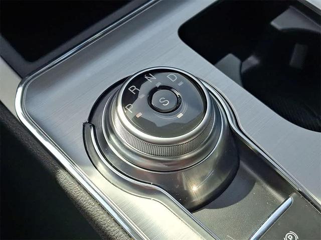 Photo of 2022 CARBONIZED GRAY Ford Edge