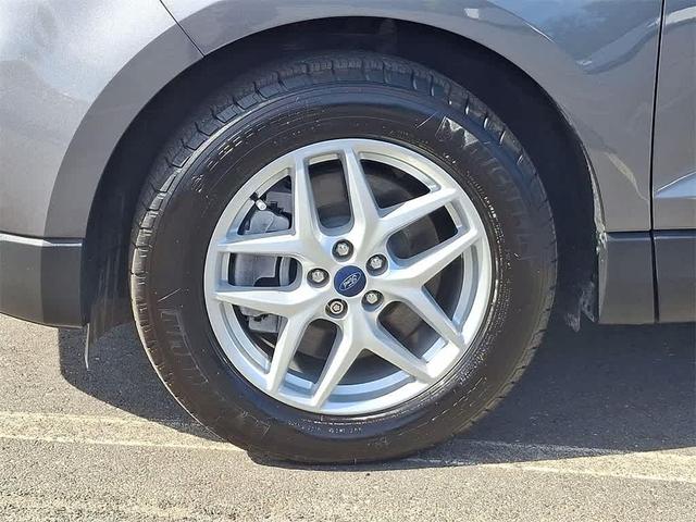 Photo of 2022 CARBONIZED GRAY Ford Edge