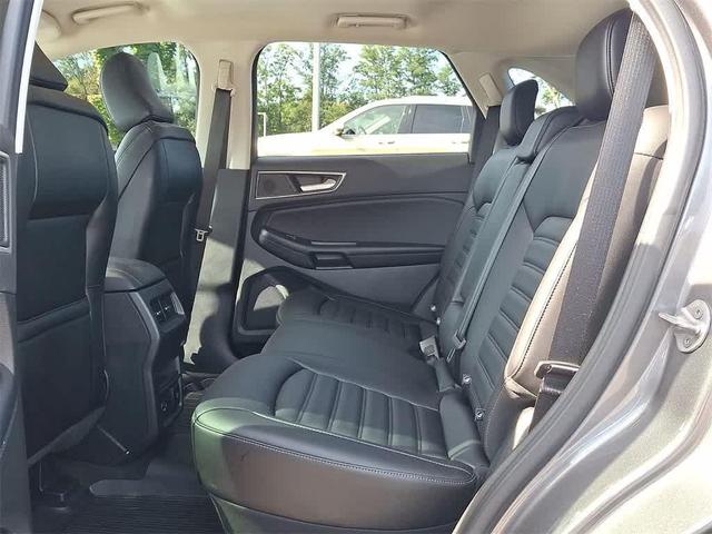 Photo of 2022 CARBONIZED GRAY Ford Edge