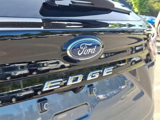 Photo of 2022 CARBONIZED GRAY Ford Edge