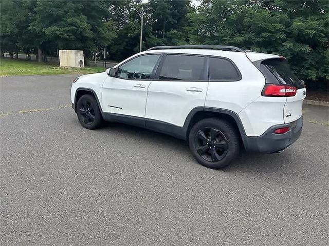 Photo of 2016 Bright White Clearcoat Jeep Cherokee