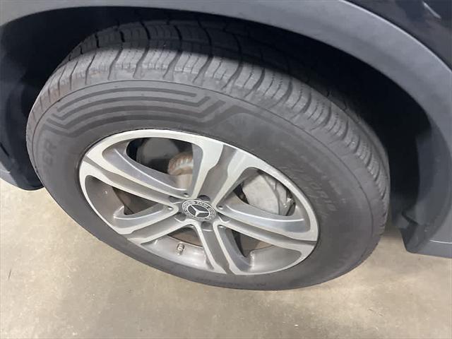 Photo of 2020 Black Mercedes-Benz GLC 300