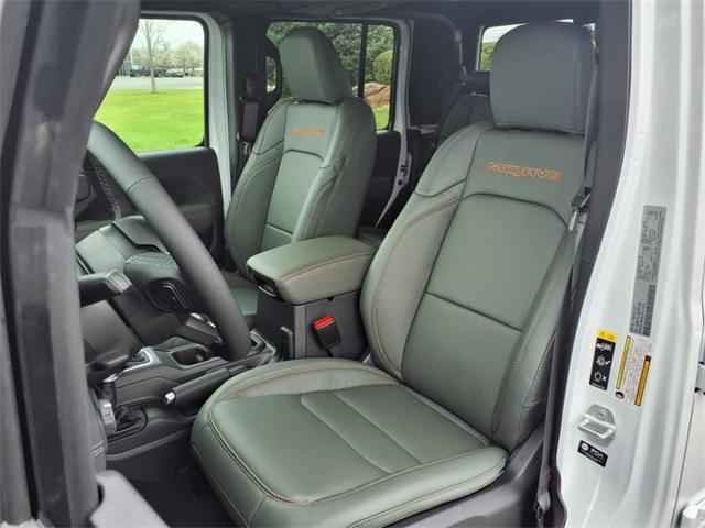 Photo of 2025 Bright White Clearcoat Jeep Gladiator