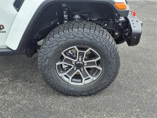 Photo of 2025 Bright White Clearcoat Jeep Gladiator