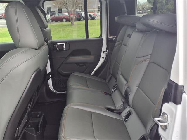 Photo of 2025 Bright White Clearcoat Jeep Gladiator