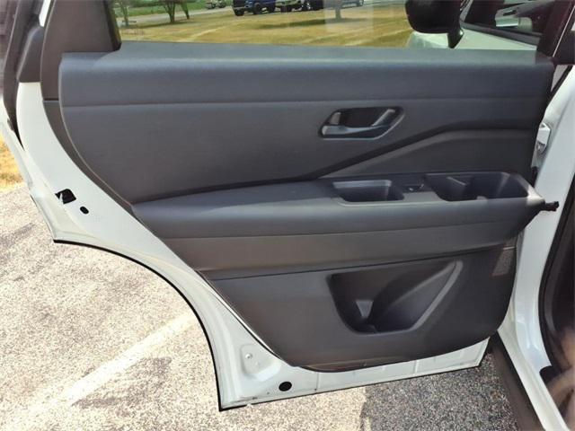 Photo of 2024 Pearl White Tricoat/Super Black Nissan Pathfinder