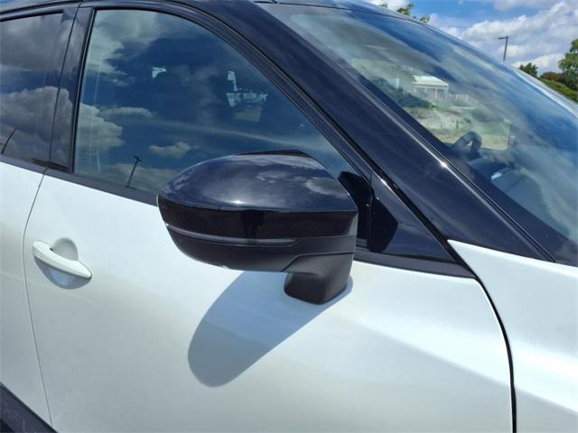 Photo of 2024 Pearl White Tricoat/Super Black Nissan Pathfinder