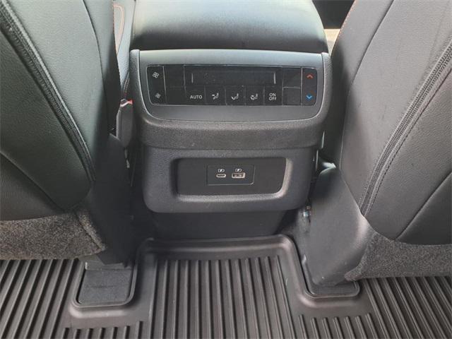 Photo of 2024 Pearl White Tricoat/Super Black Nissan Pathfinder