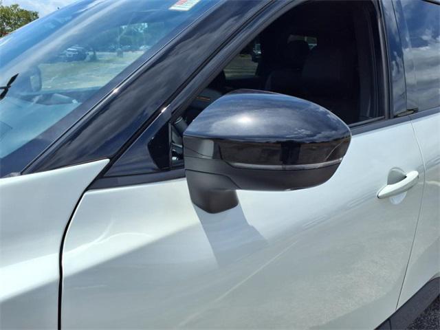 Photo of 2024 Pearl White Tricoat/Super Black Nissan Pathfinder