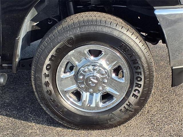 Photo of 2025 Diamond Black Crystal Pearlcoat RAM 2500