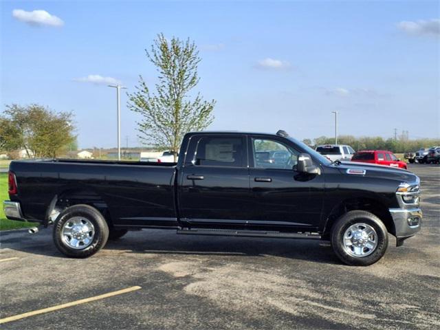 Photo of 2025 Diamond Black Crystal Pearlcoat RAM 2500
