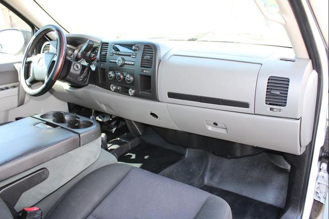 Photo of 2011 Summit White Chevrolet Silverado 2500