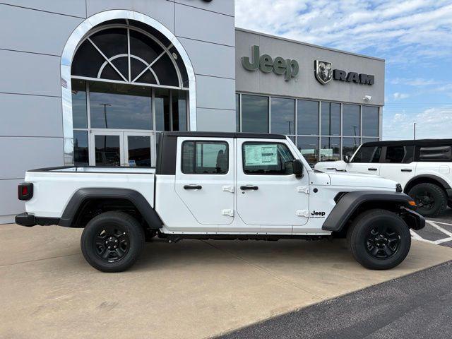 Photo of 2025 Bright White Clearcoat Jeep Gladiator