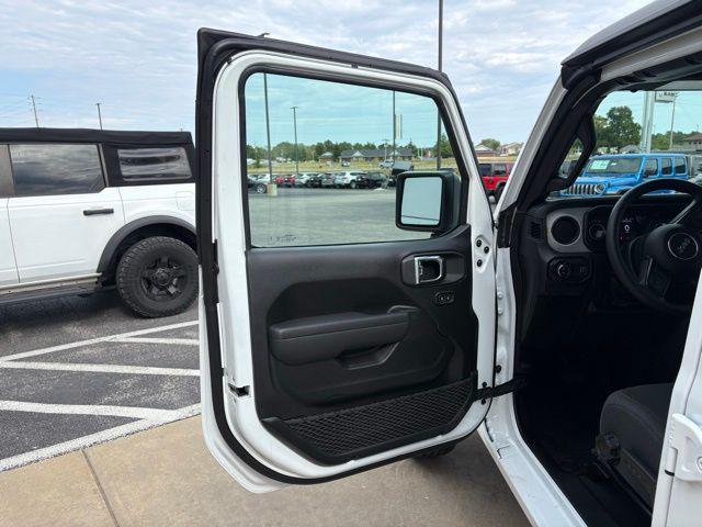 Photo of 2025 Bright White Clearcoat Jeep Gladiator