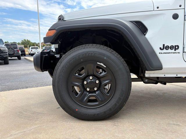 Photo of 2025 Bright White Clearcoat Jeep Gladiator