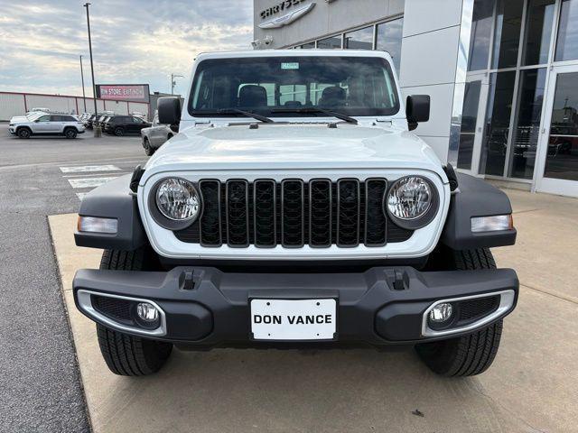 Photo of 2025 Bright White Clearcoat Jeep Gladiator