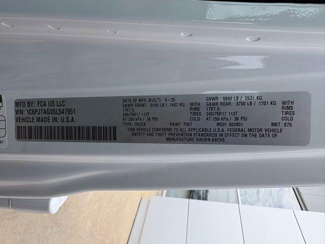 Photo of 2025 Bright White Clearcoat Jeep Gladiator