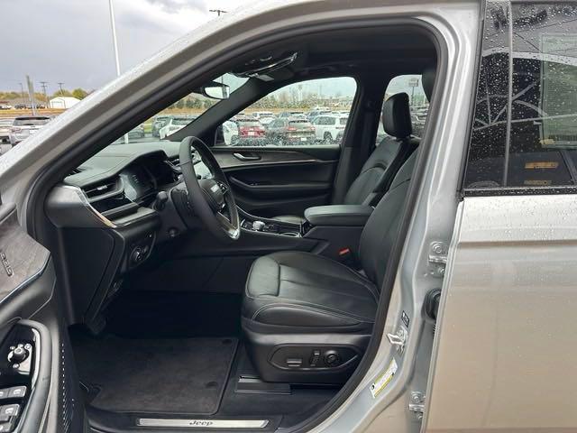Photo of 2024 Silver Zynith Jeep Grand Cherokee 4xe