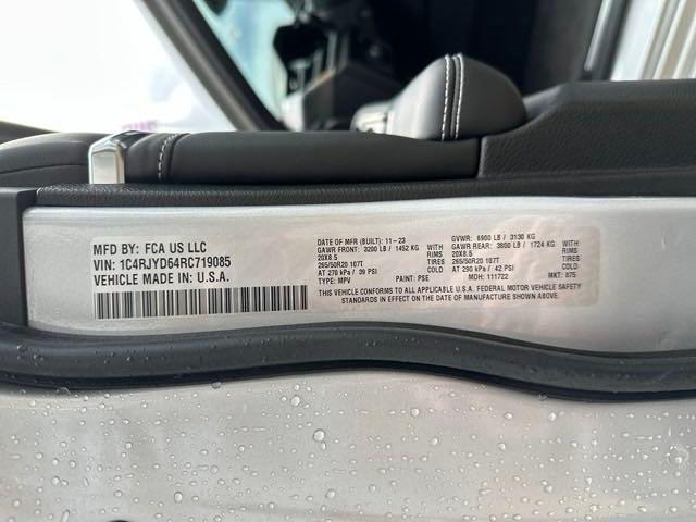 Photo of 2024 Silver Zynith Jeep Grand Cherokee 4xe