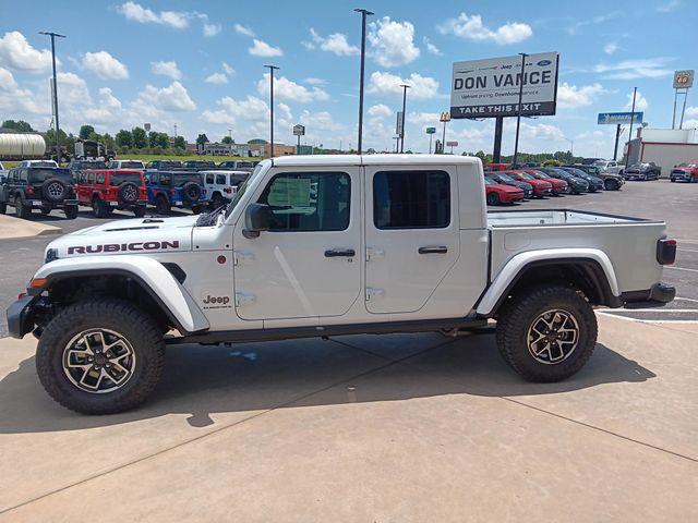 Photo of 2025 Bright White Clearcoat Jeep Gladiator