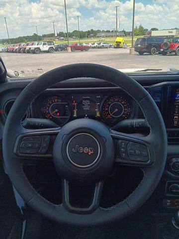 Photo of 2025 Bright White Clearcoat Jeep Gladiator