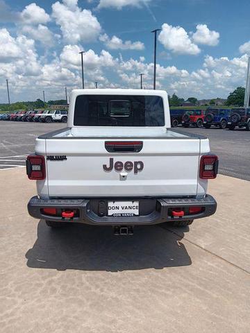 Photo of 2025 Bright White Clearcoat Jeep Gladiator