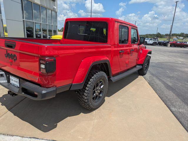 Photo of 2025 Firecracker Red Clearcoat Jeep Gladiator