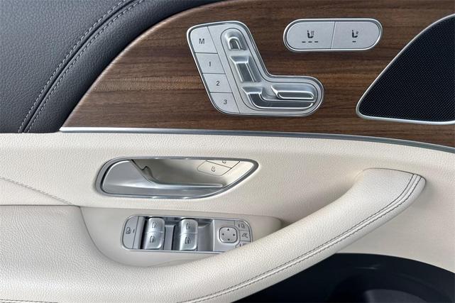Photo of 2022 White Mercedes-Benz GLE 350
